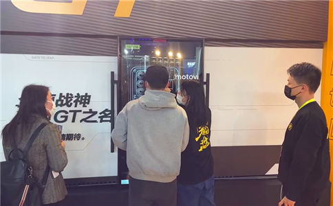 摩拓為手動(dòng)透明滑軌屏助力realme品牌手機(jī)展會(huì)