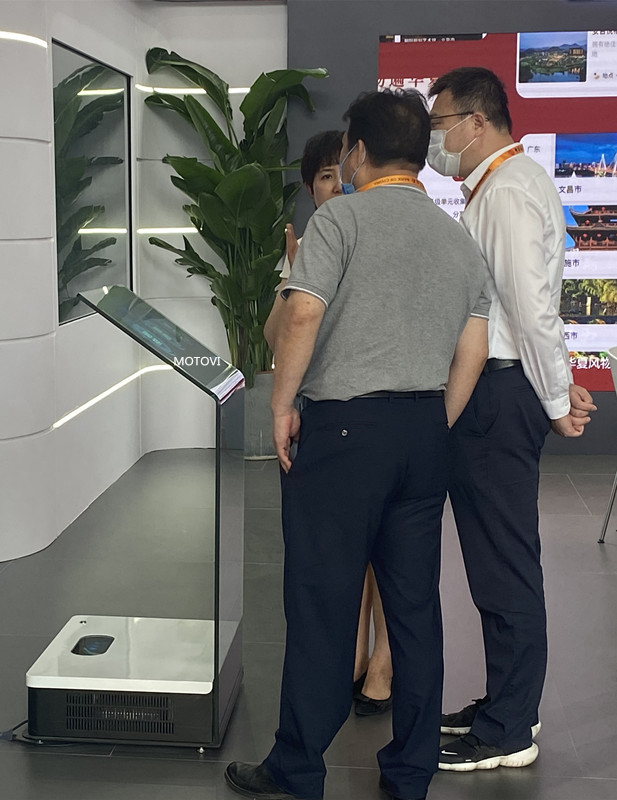 展示多媒體交互技術(shù)_空靈水晶講臺應(yīng)用于展會