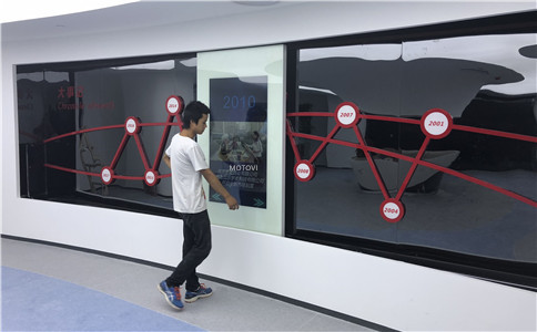 滑軌屏系統(tǒng)加速展廳構筑互動新體驗場景，不一樣的科技盛宴